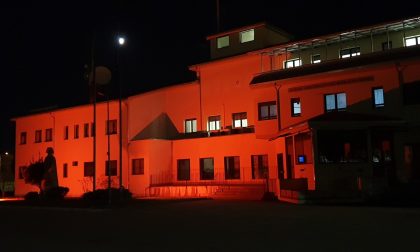 Contro la violenza sulle donne la caserma Carabinieri si colora di arancione