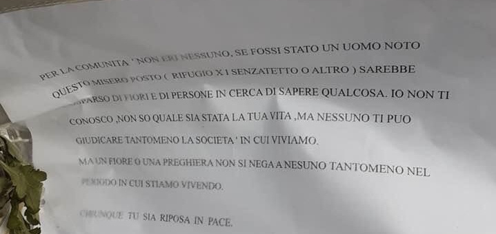 Clochard morto, davanti al Caravel commovente messaggio per Edgar