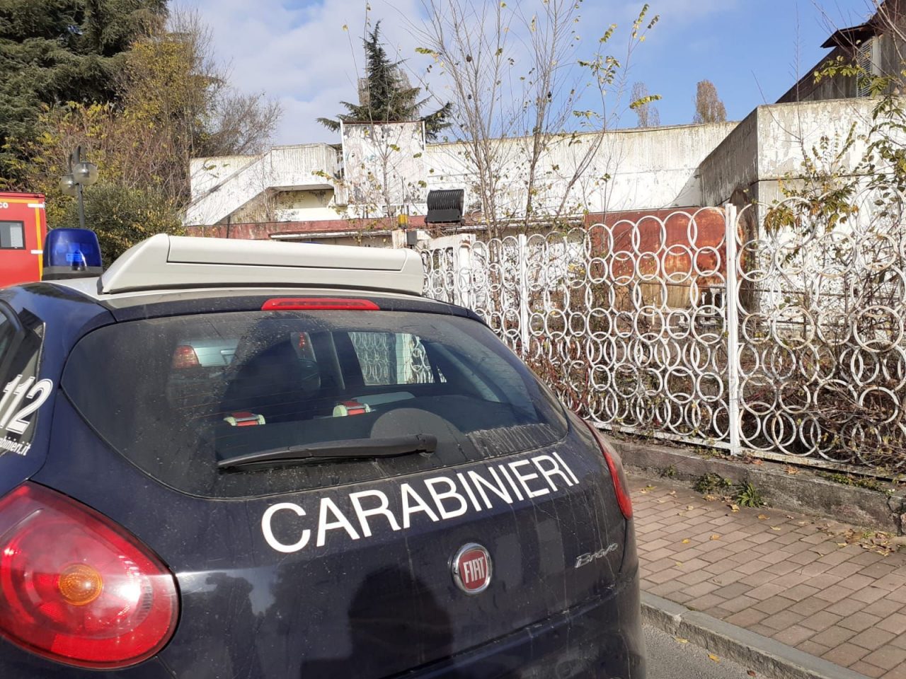 Clochard di 40 anni trovato morto nei locali dismessi del Cinecittà