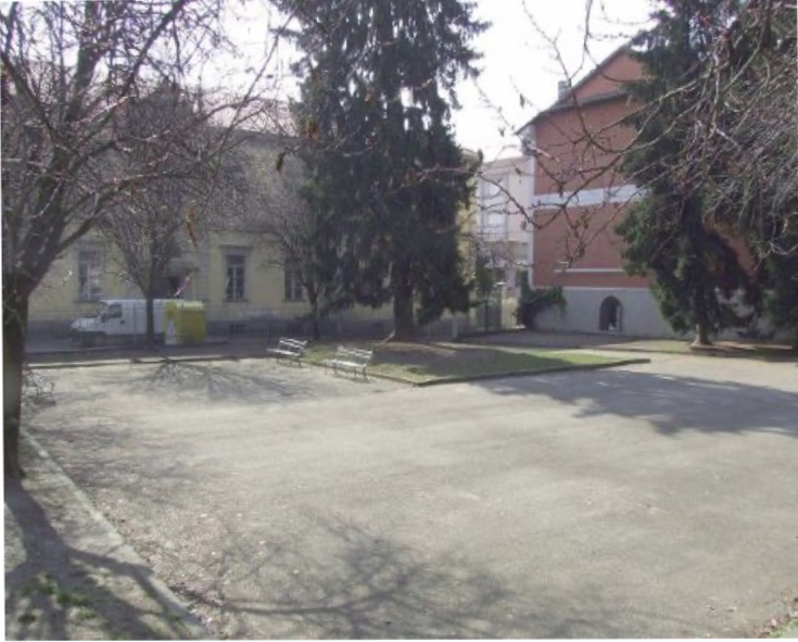 Nell’area giochi vicina alla scuola vietato l’accesso al pubblico