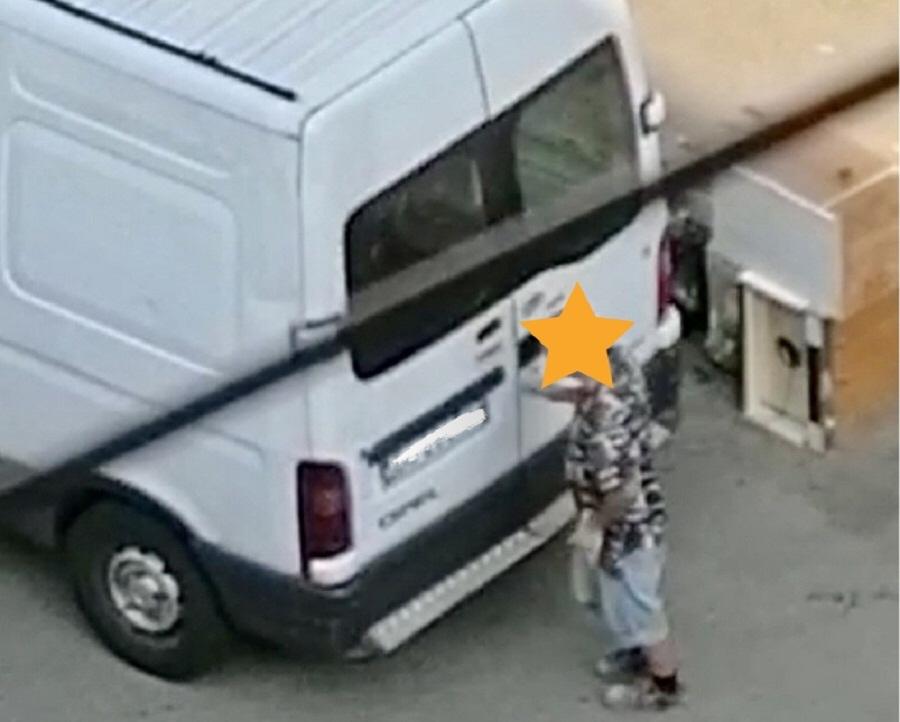 Due biellesi multati con 600 euro per aver abbandonato rifiuti in strada