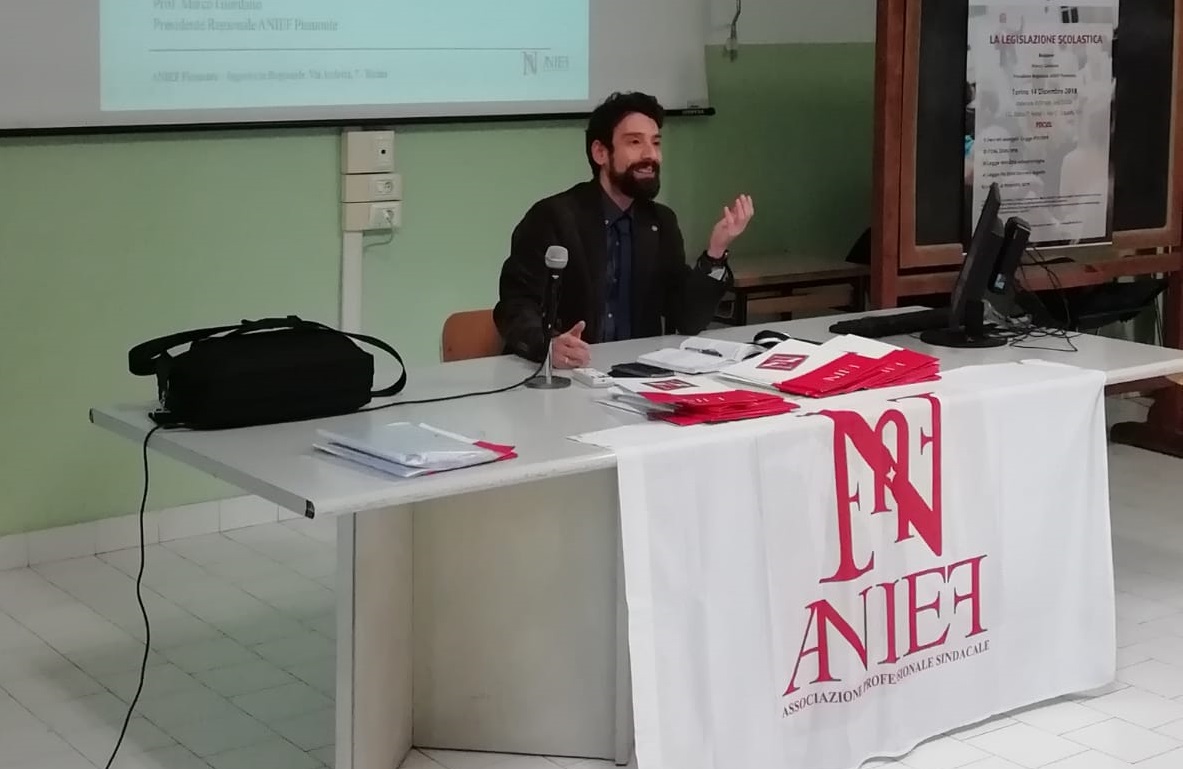 “Studenti delle medie a casa. Perchè, ora che siamo zona arancione?”