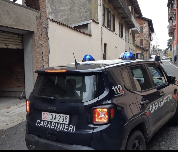 Tetto di una casa instabile, chiusa la provinciale