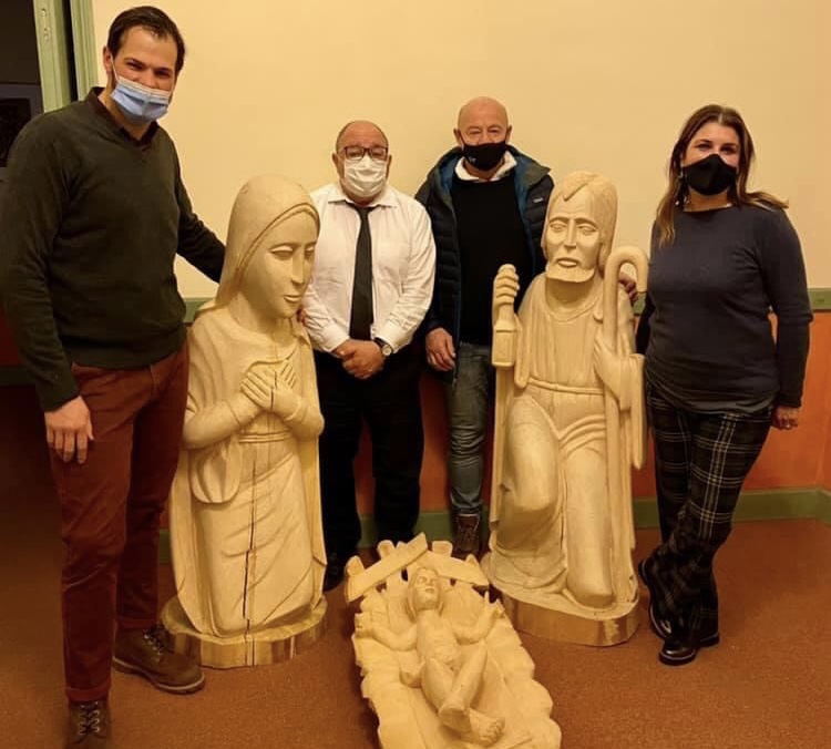 Guardate che bello questo presepe, è di un artista kenyota