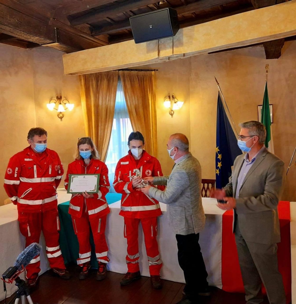 Covid, comitato Croce Rossa premiato per l’impegno nell’emergenza- FOTO