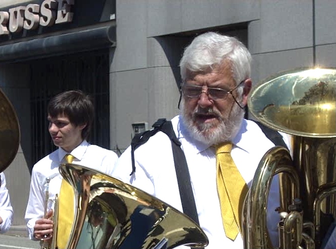 Ponderano dice addio a Paolo Mosca Siez, basso tuba della banda