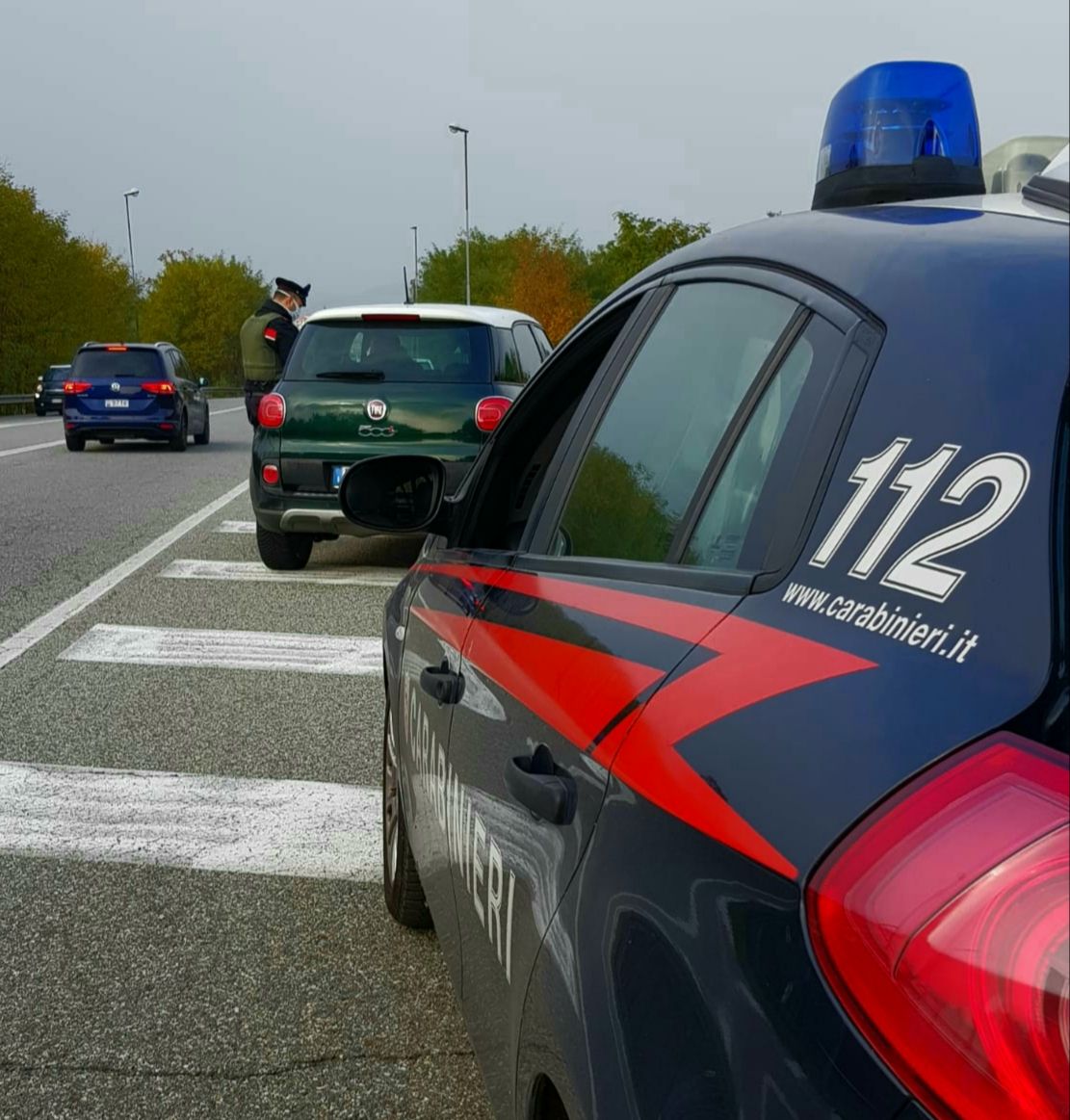 Scontro tra due auto lungo la strada degli incidenti: nessun ferito