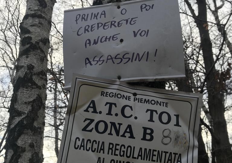 Cartelli contro i cacciatori nei boschi della Serra