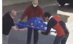 Cercarono di bruciare bandiera Europa, condannati tre di Forza Nuova - VIDEO