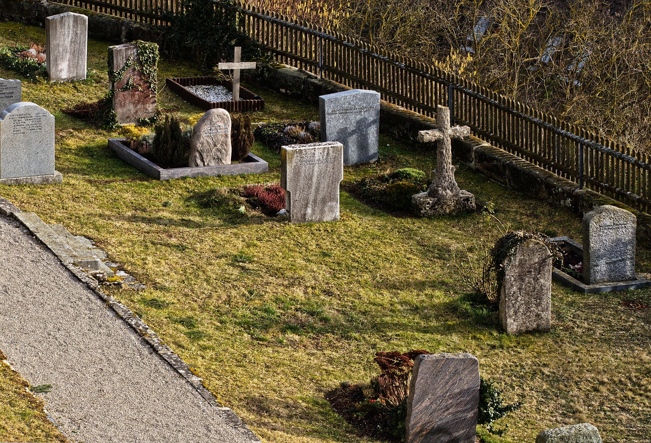 Cavaglià, furto al cimitero