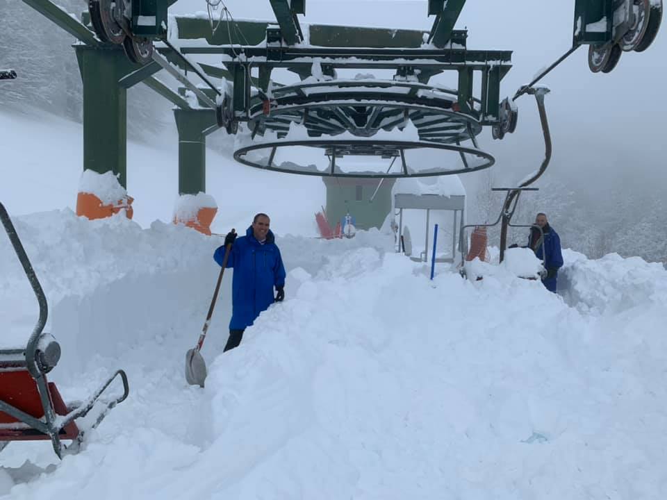 La neve (per pochi) che sommerge Bielmonte e Oropa FOTO