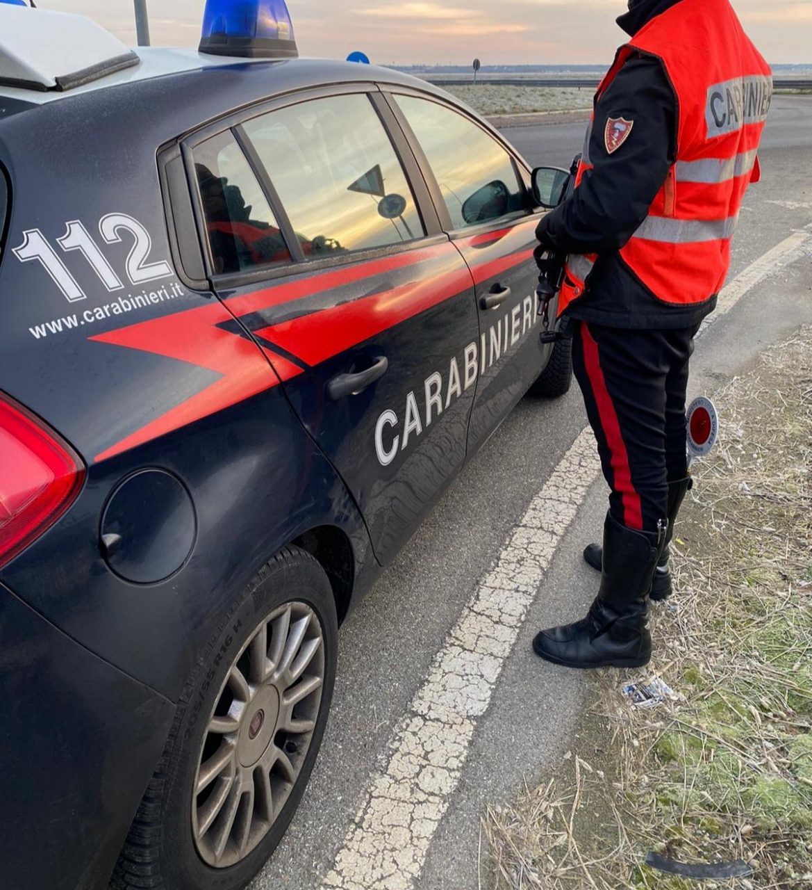 Violano norme della “zona Rossa”: raffica di sanzioni e bar chiuso
