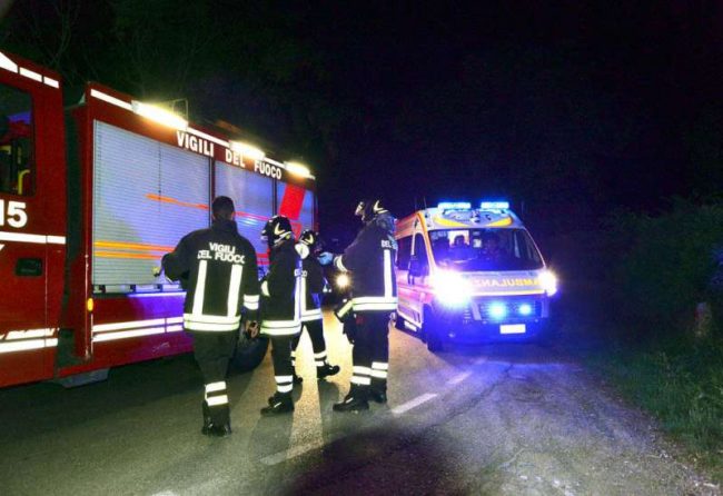 Trovata morta in casa a 44 anni. Da una settimana non rispondeva all’amico che ha dato l’allarme