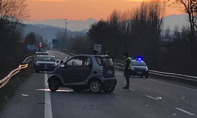 Schianto tra Bmw e Smart, muore ragazzina di 15 anni