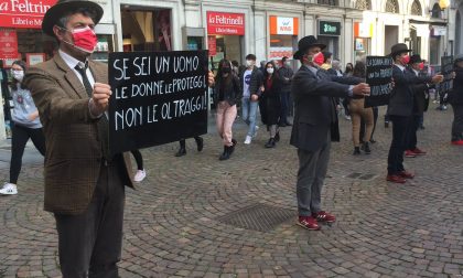Biella, flash mob di soli uomini contro la violenza sulle donne