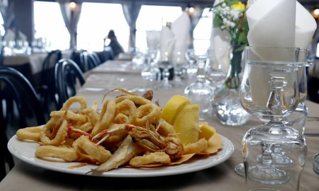 Fino in Liguria per il pranzo di S. Valentino, ma ristorante prenotato è chiuso. Infuria la polemica