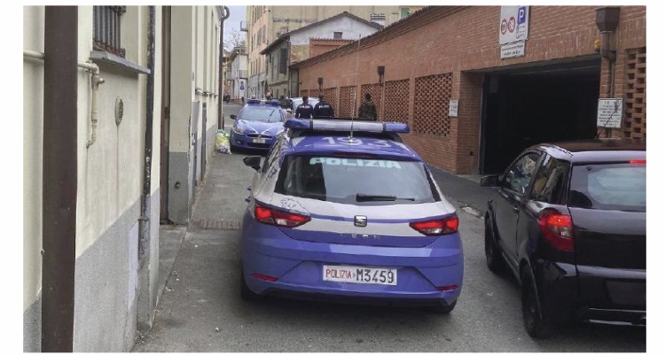 Ai domiciliari, evade e spaccia droga