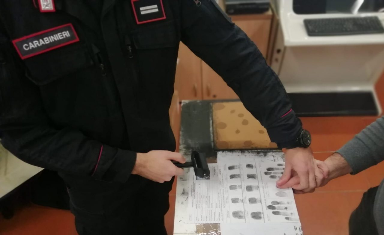 Vagabondo senza identità: i Carabinieri riescono a identificarlo, è uno svizzero