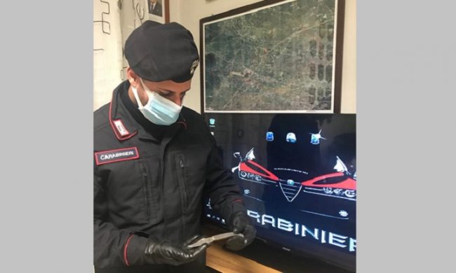 Denunciato per il coltello nel porta oggetti dell’auto 36enne residente a Cavaglia
