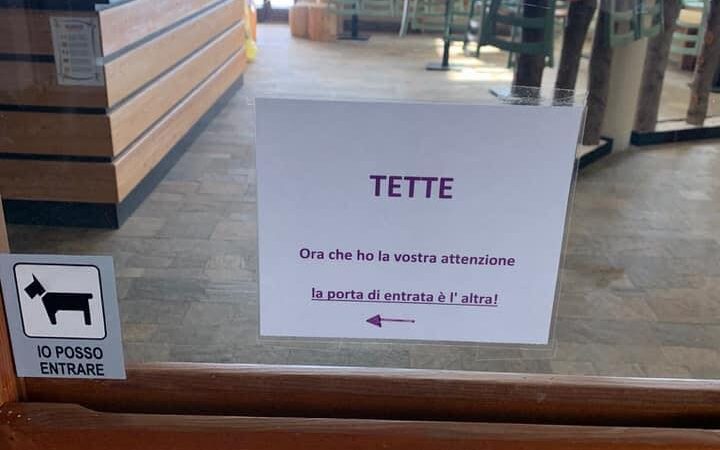 “TETTE”, cartello al bar delle Funivie Oropa spopola sui social