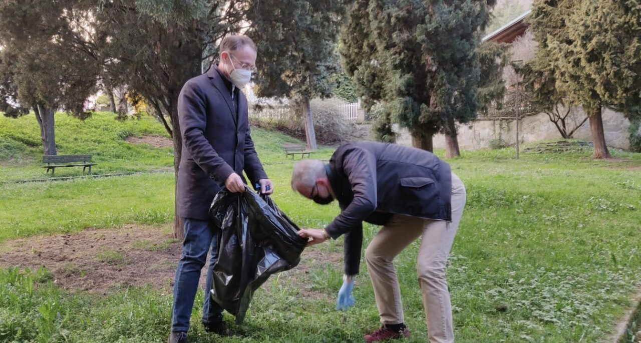 Fratelli D’Italia ripulisce i parchi biellesi e presenta una mozione al Governo