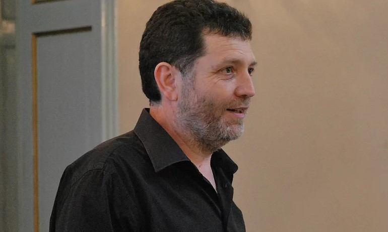 Il professore morto è il musicista Sandro Tognatti