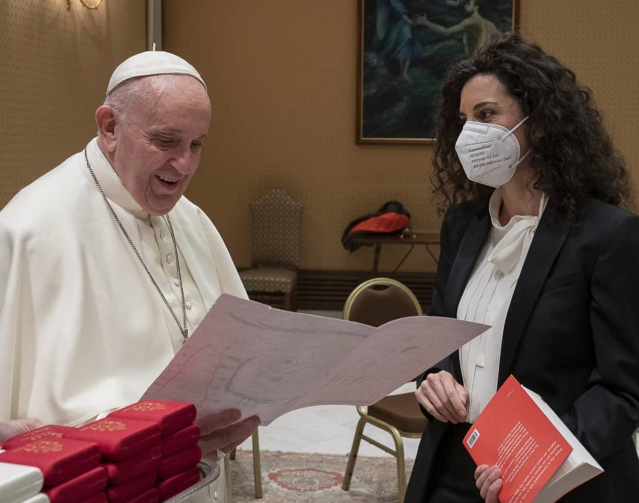 Silvia Avallone incontra il Papa: “Gli ho detto che ho fede nella letteratura”