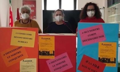 "Chiediamo diritto a un aborto libero e sicuro": flashmob a Biella