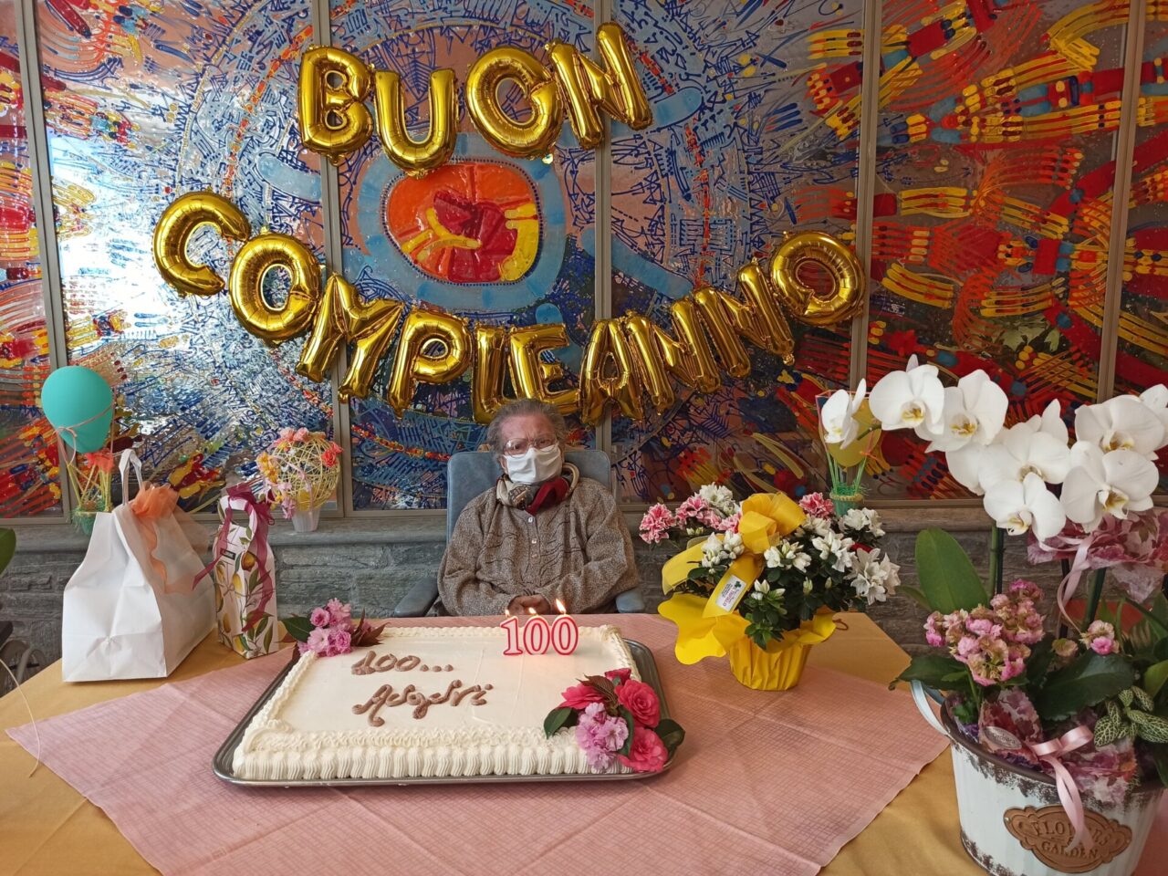 Ecco i 100 anni di nonna Antonina. Auguri!