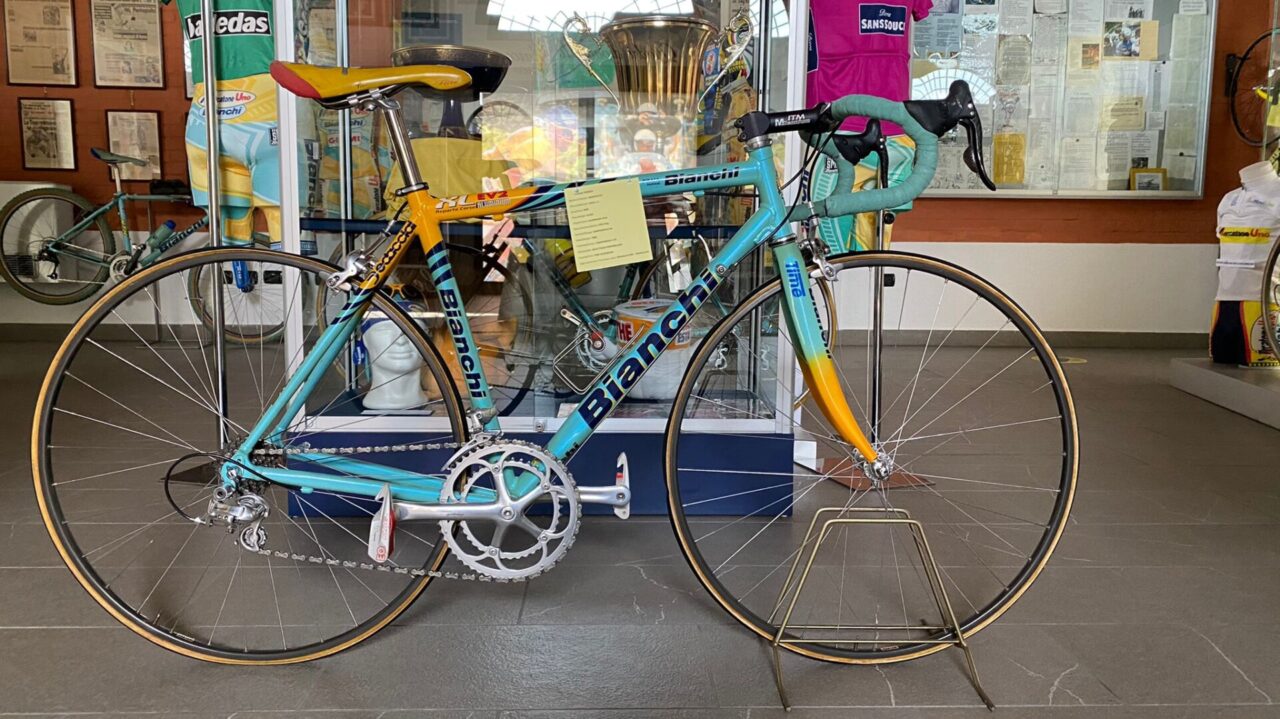 L’amata bicicletta di Marco Pantani all’Informagiovani di Biella