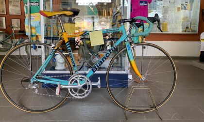 L'amata bicicletta di Marco Pantani all'Informagiovani di Biella