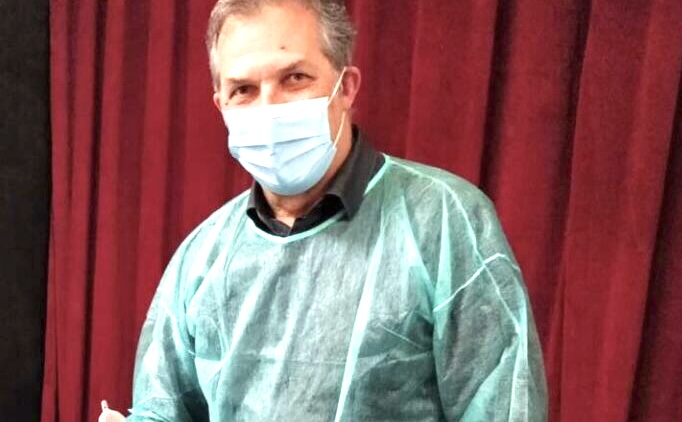 Direttore sanitario prende lo zaino e va a vaccinare i cittadini in alta Valsesia