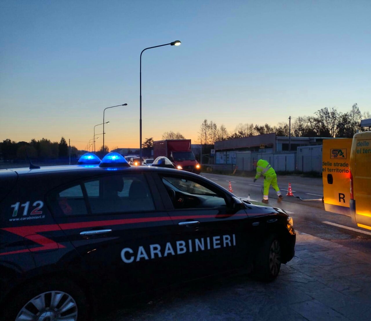 Donna in ospedale dopo aver abbattuto un cinghiale con l’auto sulla Sp 142