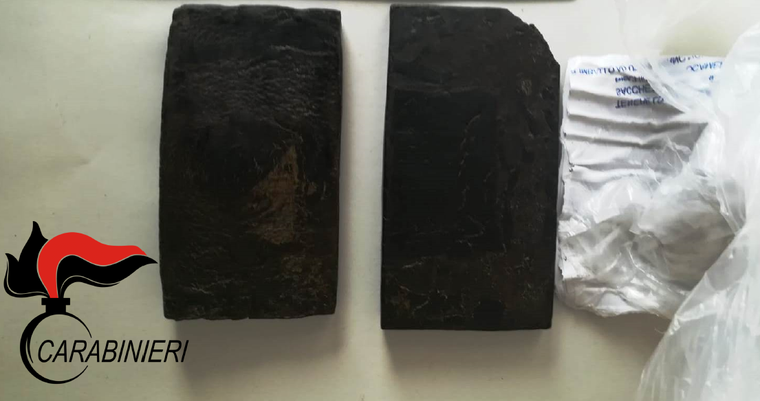 Fermato fuori dalla Stazione di San Paolo con due etti di hashish e cocaina nei calzini
