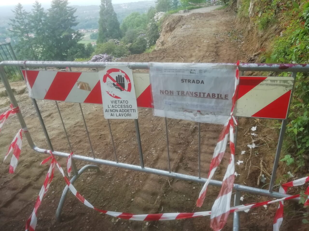 Burcina, troppi curiosi violano divieti per frana