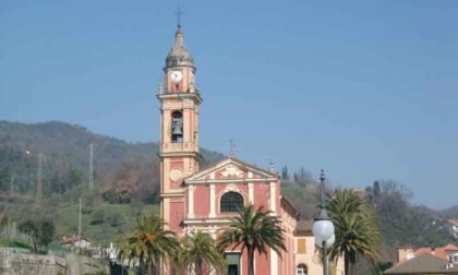 Tramortisce a pugni un’anziana in chiesa e la rapina: biellese arrestato