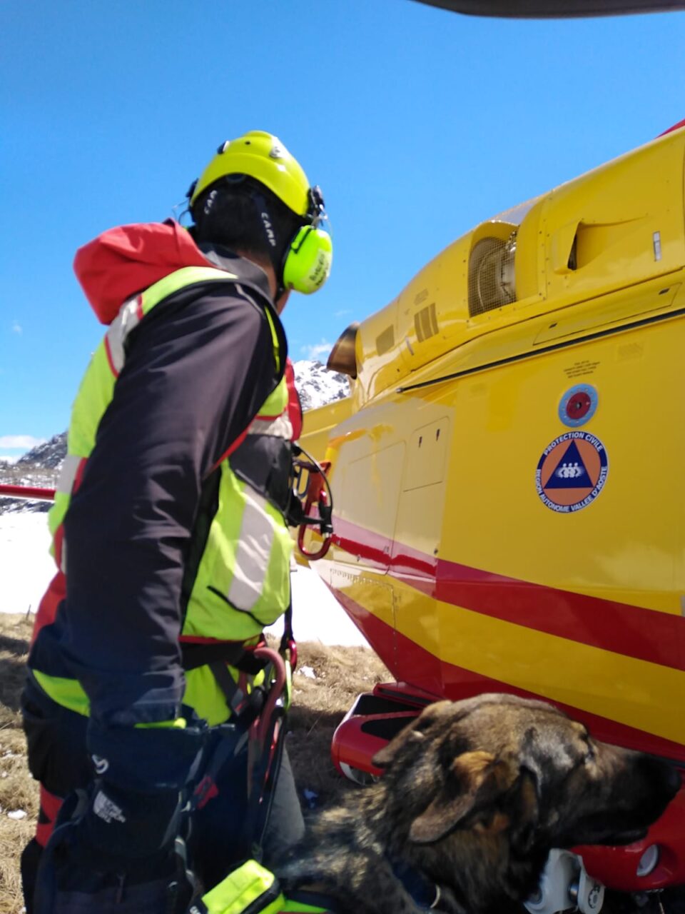 Scialpinista biellese travolto da una valanga: salvo