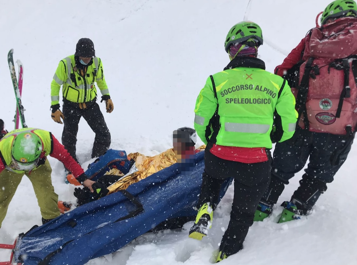 Scialpinista infortunato, il maltempo costringe i soccorsi a partire da terra