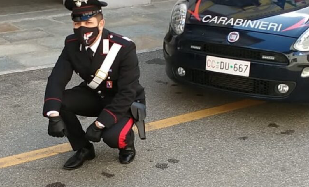 Abitava a Crocemosso l’uomo di 63 anni trovato morto in strada forse per un malore