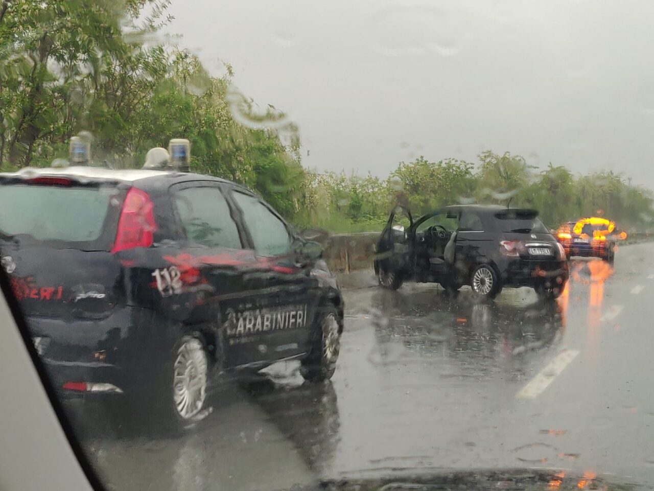 Doppio incidente in superstrada per la pioggia, traffico congestionato