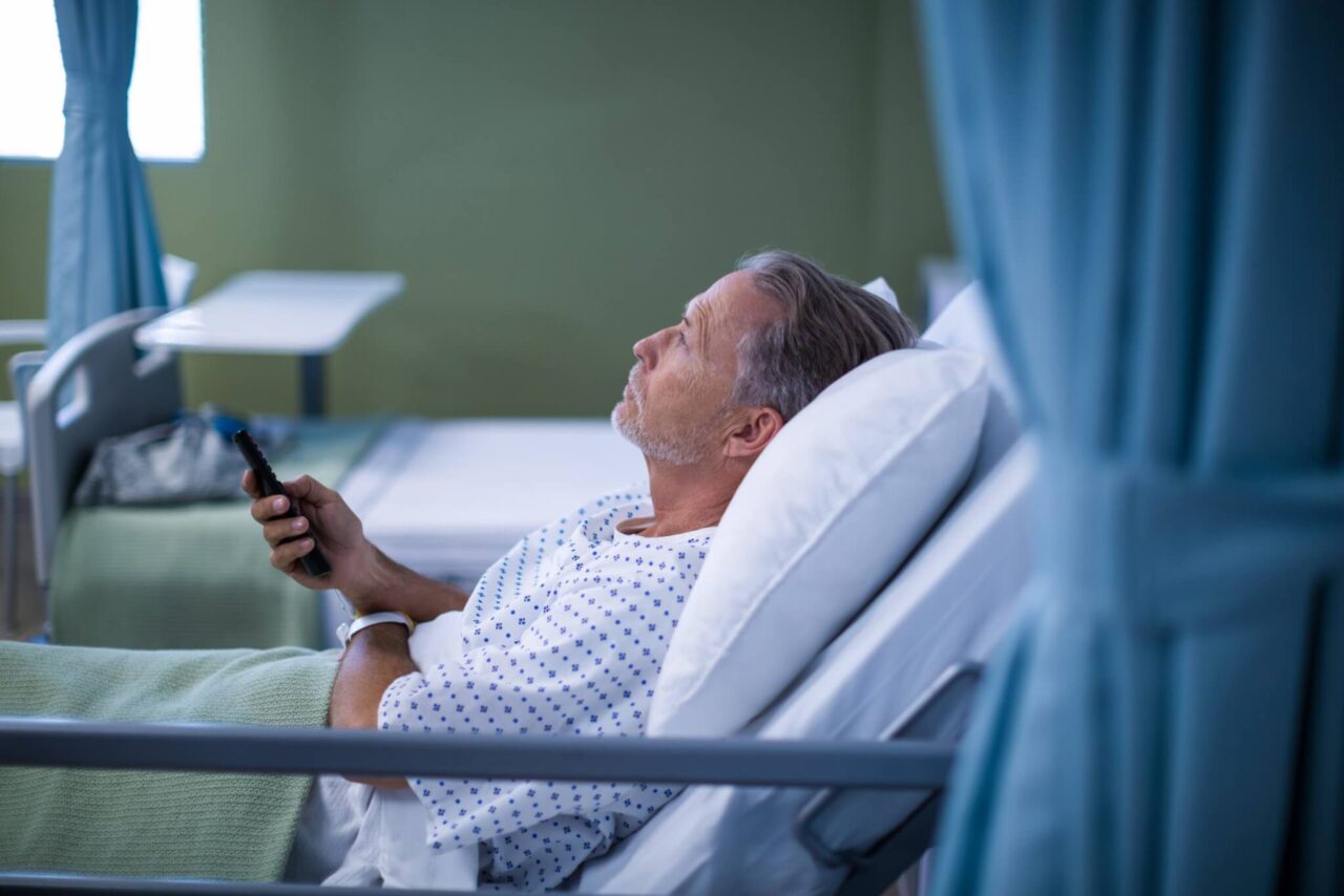 Ospedale, visite ai ricoverati solo con green pass