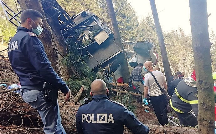 Che casino… che casino!” La telefonata del 118 ai carabinieri dopo l’incidente del Mottarone