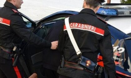 Droga e un coltello addosso al "sorvegliato speciale" arrestato ieri notte a Masserano