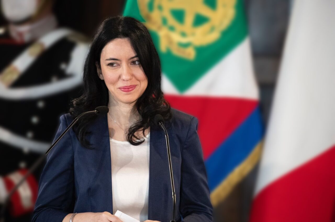 Lucia Azzolina annuncia il suo libro “La vita insegna”: uscirà il 18 novembre