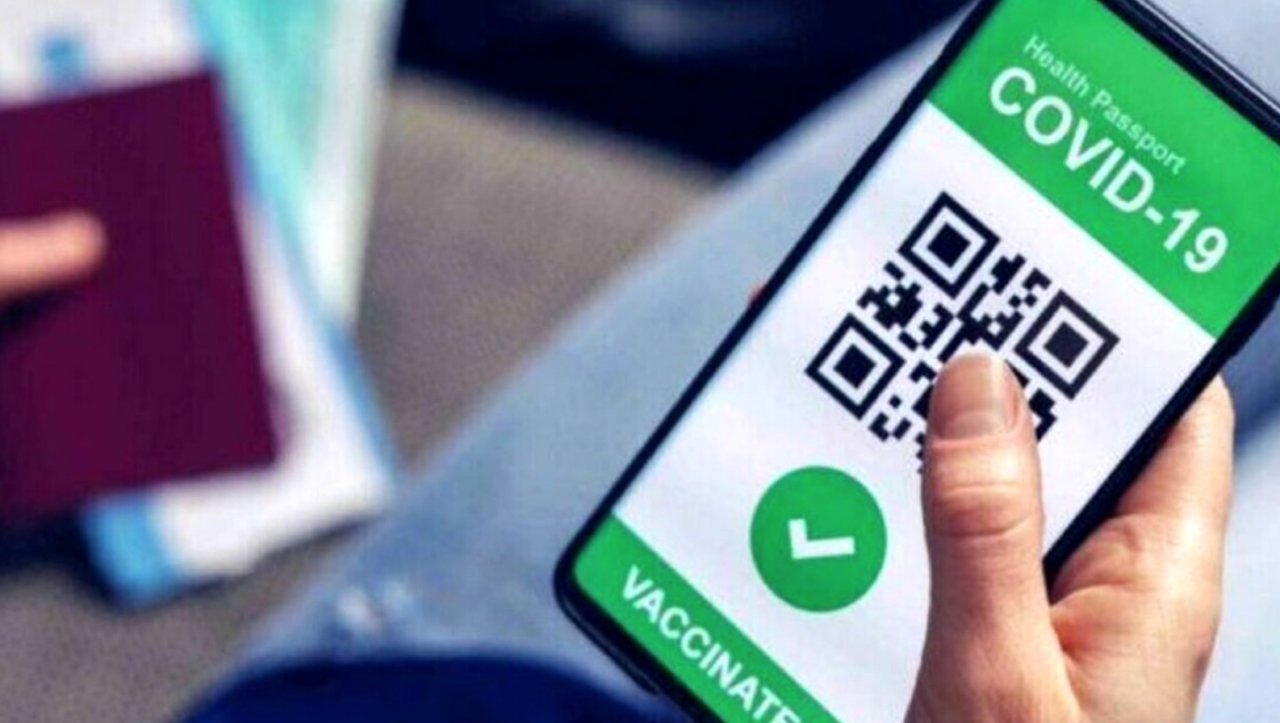 Truffa del Green Pass: su WhatsApp falso messaggio per scaricarlo