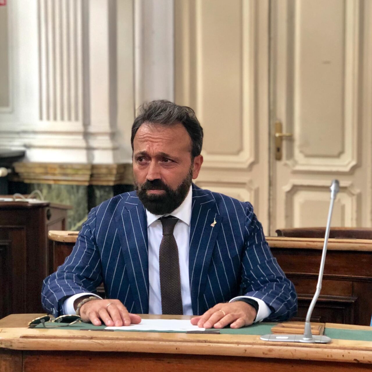 “Non ho fatto il saluto romano” la difesa del consigliere Vignola e la foto galeotta