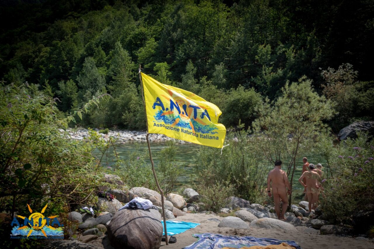 Valsesia, inaugurata nuova spiaggia nudisti