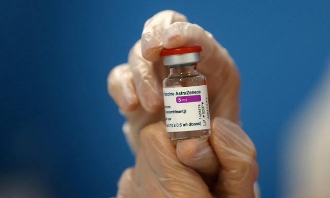 Somministrato AstraZeneca al posto di Pfizer, 19 persone sotto osservazione