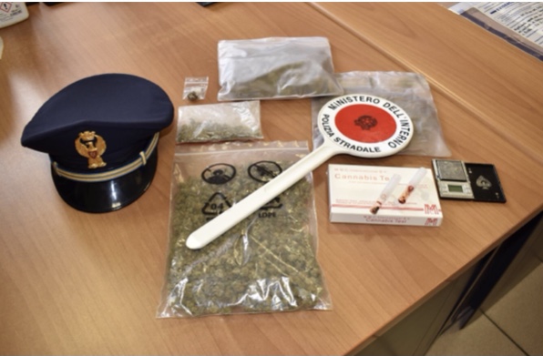 A spasso con l’amico aveva della droga: denunciato 19enne