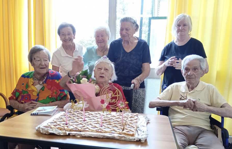 Viverone, nonna Maria batte il Covid-19 e compie 104 anni